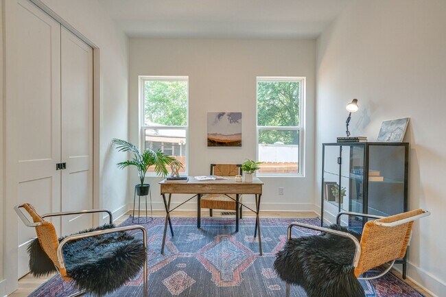 Building Photo - LIKE NEW - Beautiful 4 or 5 BR in Lockelan...