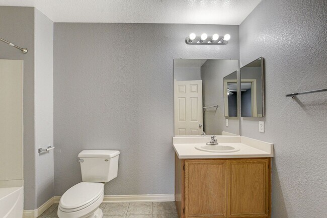 Building Photo - 3909 Sweet Pine St