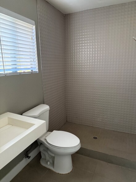 Building Photo - 11040 Hesby St