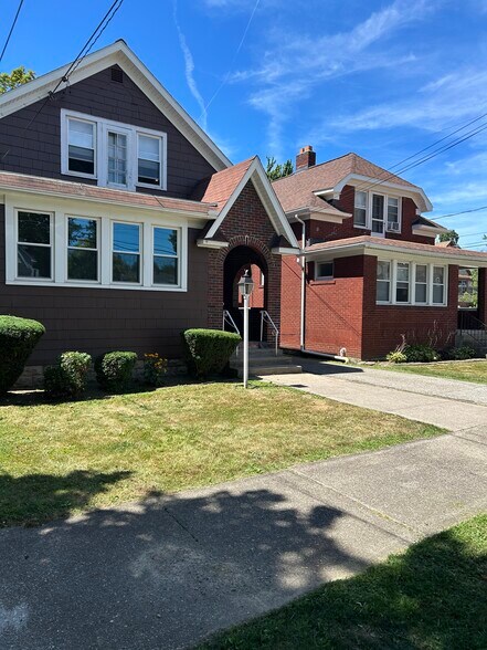 Building Photo - 3204 French St