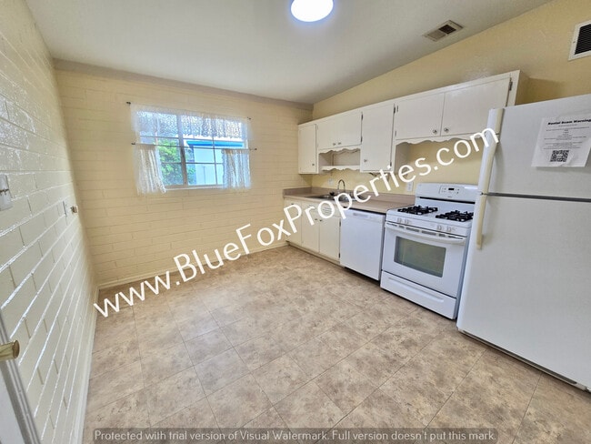 Building Photo - 3240 E Halcyon Pl