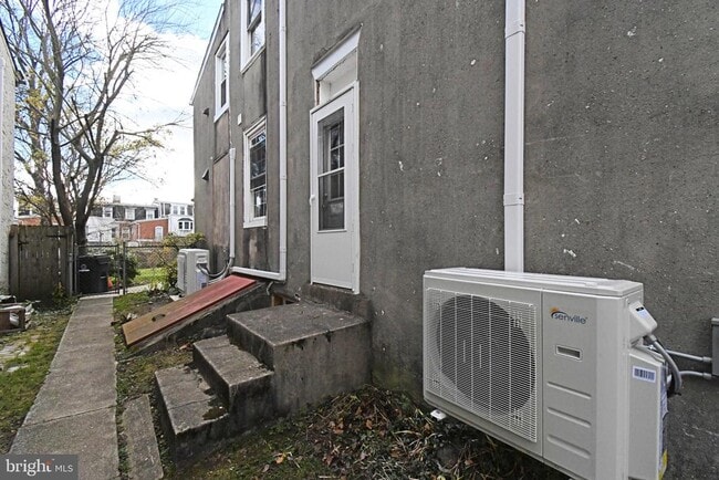 Building Photo - 232 Morgan St