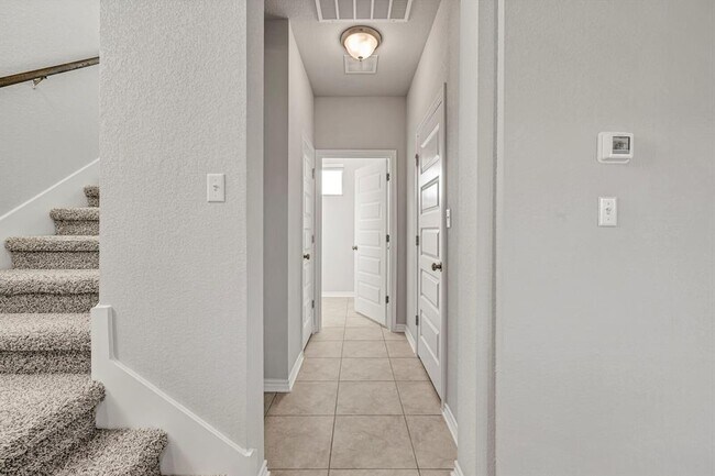 Building Photo - 2208 Pecan Island Dr