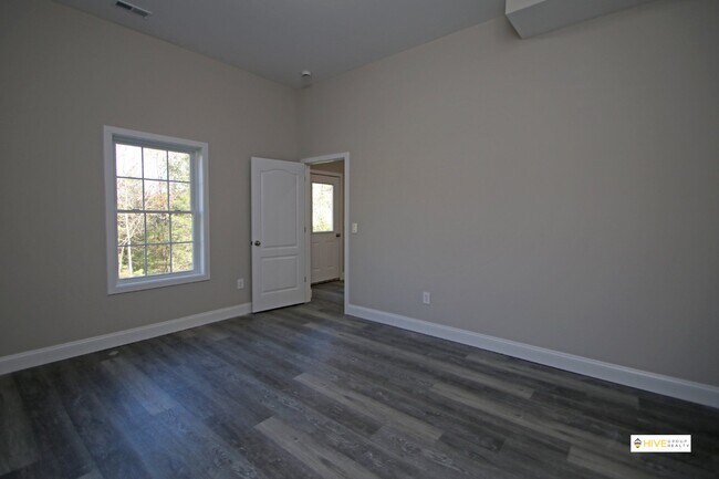 Building Photo - Upscale rental in Harrisonburg!