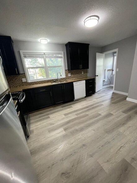 Building Photo - 4502 Waterloo Dr