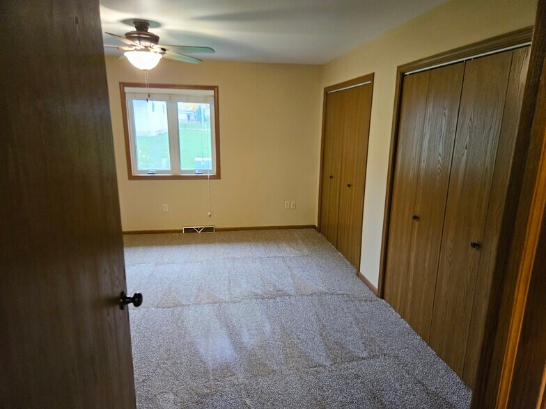 Building Photo - 1011 Pheasant Ln