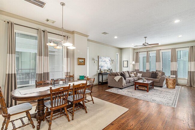 Building Photo - 1320 W 25th St