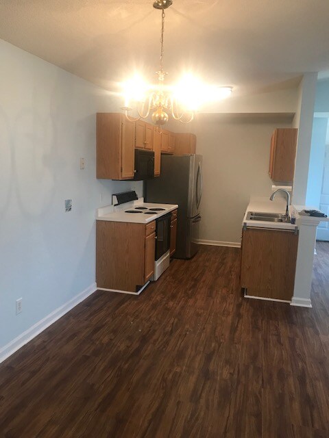 Building Photo - 8562 Hopkins Cir
