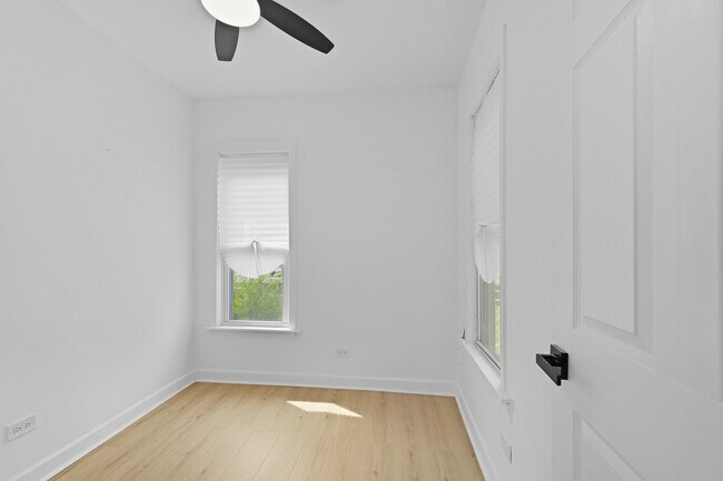 Building Photo - 218 W 115th St