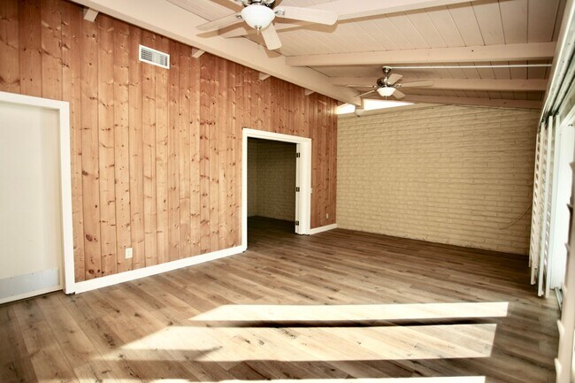 Building Photo - Mid-Century Modern 3Br 2Ba on 1/2ac with View!