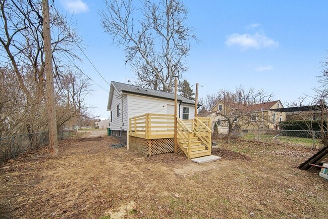 Building Photo - 808 E Cross St