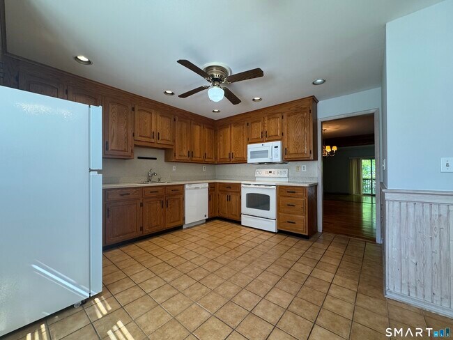 Building Photo - 223 Deer Run