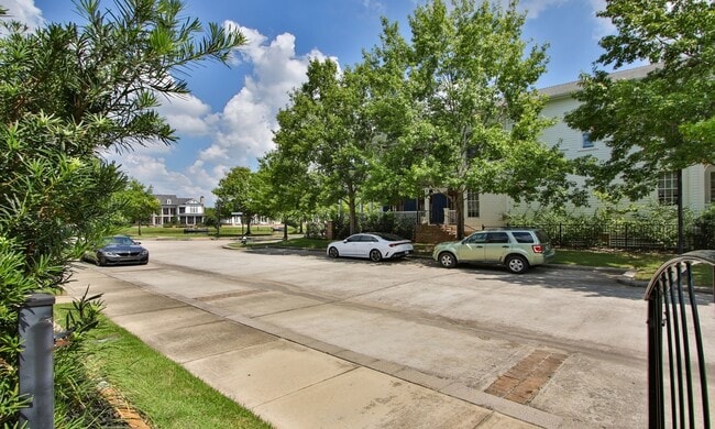 Building Photo - 15 E Breezy Way