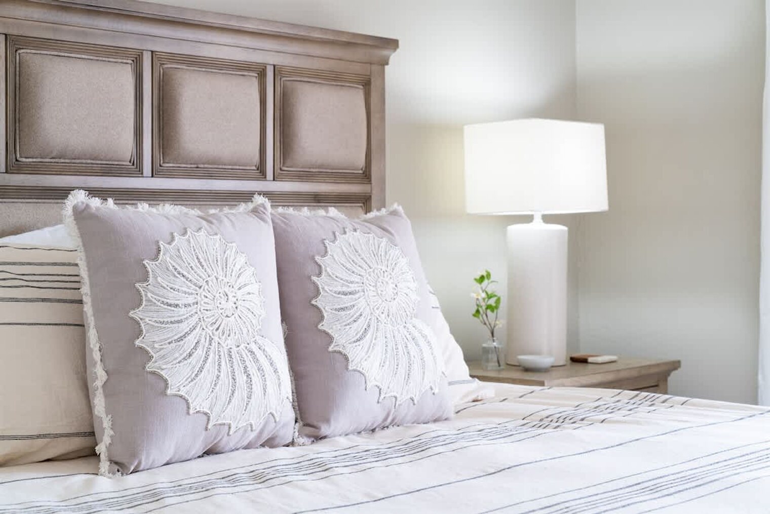 Building Photo - 1845 W Canyon View Dr