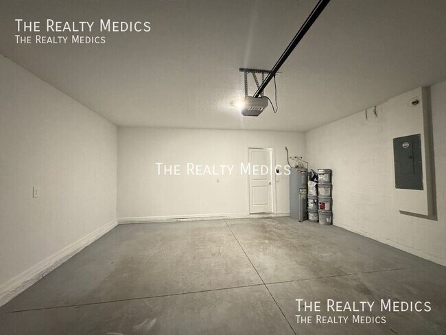 Building Photo - 554 Jett Ln