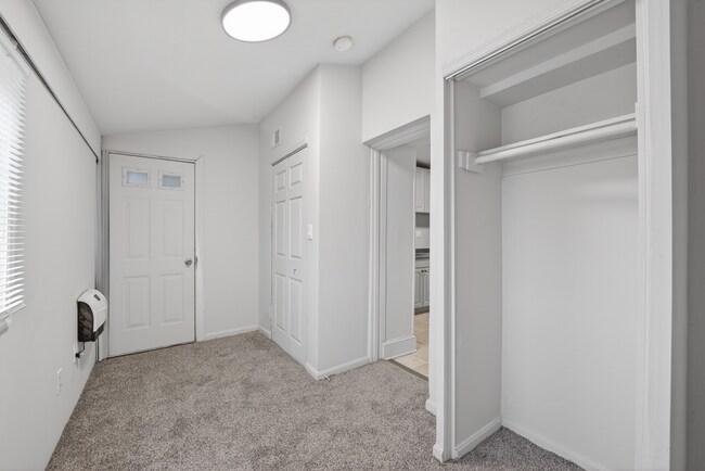 Building Photo - 1239 Penn St NE