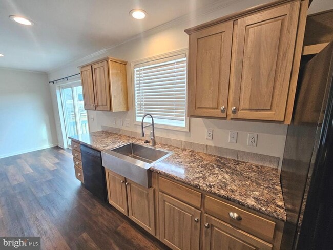 Building Photo - 86 Metz Dr