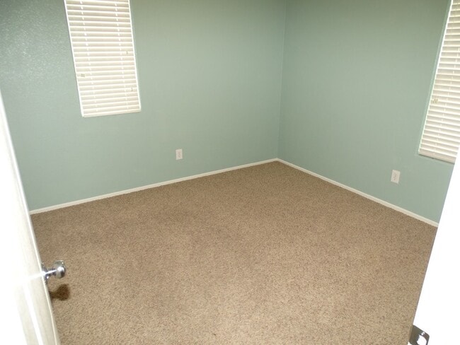 Building Photo - Mountains Edge 3 Bedroom and Loft Home