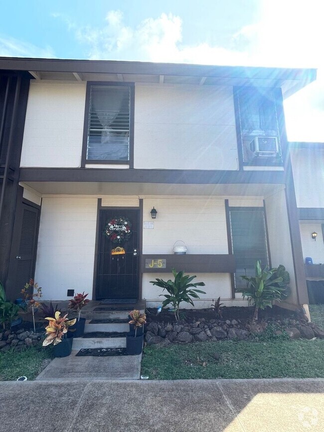 Building Photo - Garden Groves 3/2 $2200.00