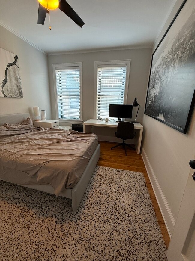 Building Photo - 627 W Roscoe St