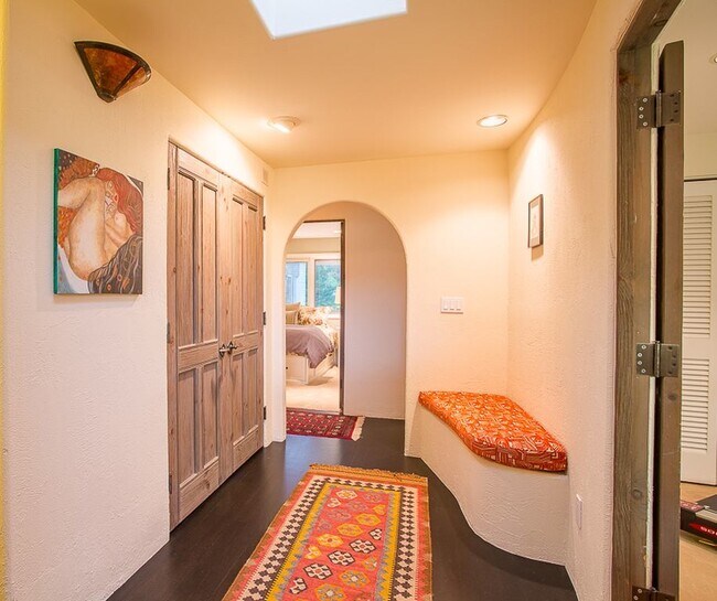Building Photo - 4 Bed 3.5 Bath Carolyn Heights Home W/Stunning Finishes & Ideal Outdoor Space!  Option for Early ...