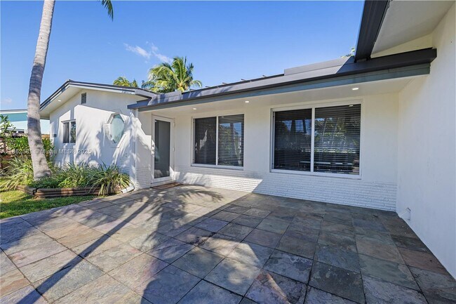 Building Photo - 1709 SW 5th Pl