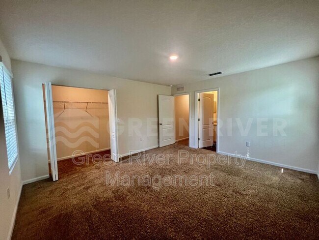 Building Photo - 294 Aralia Ln