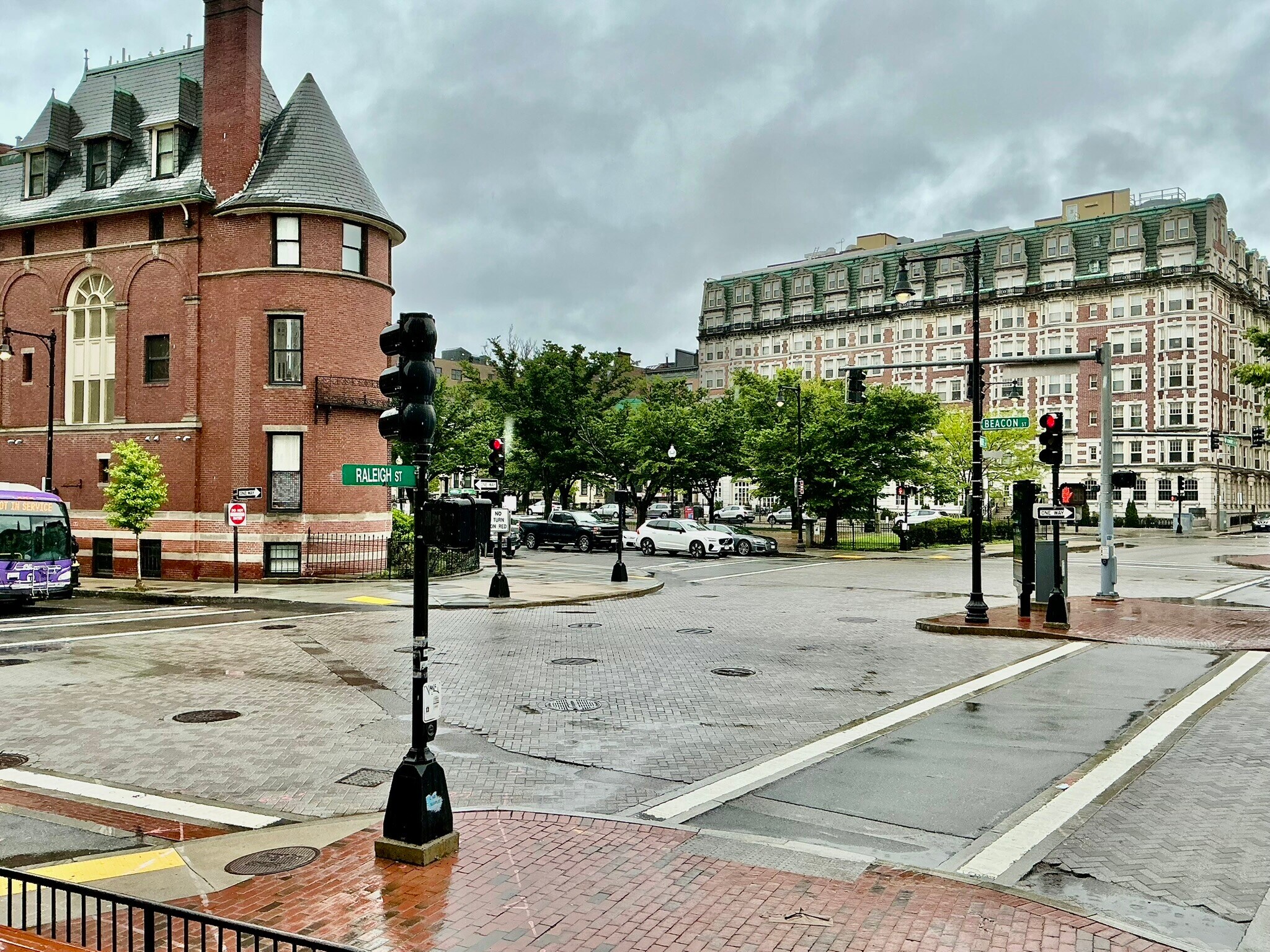 Building Photo - 636 Beacon St