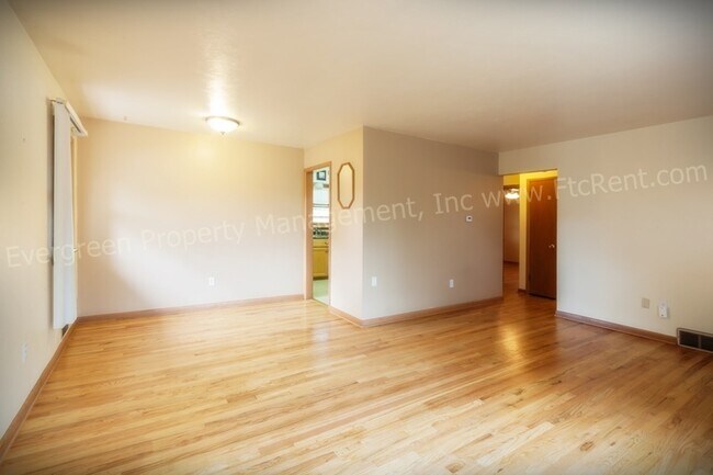 Building Photo - 1004/1006 Cragmore Dr.