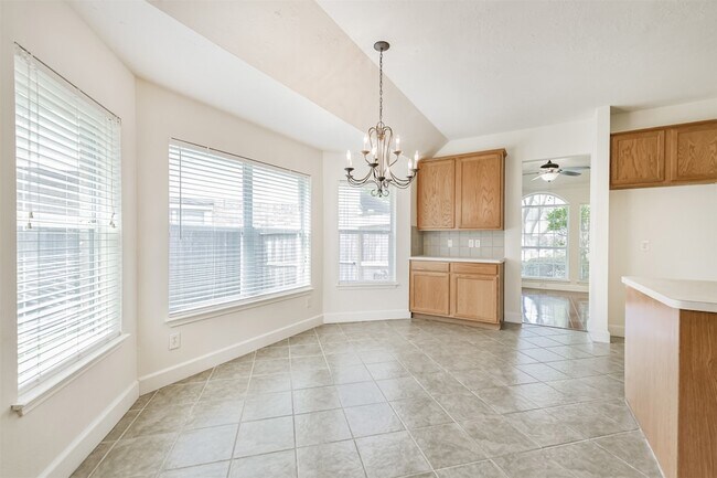 Building Photo - 7 Heron Hollow Ct