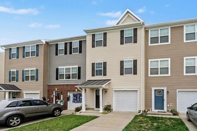 Building Photo - 2444 Drake Ln