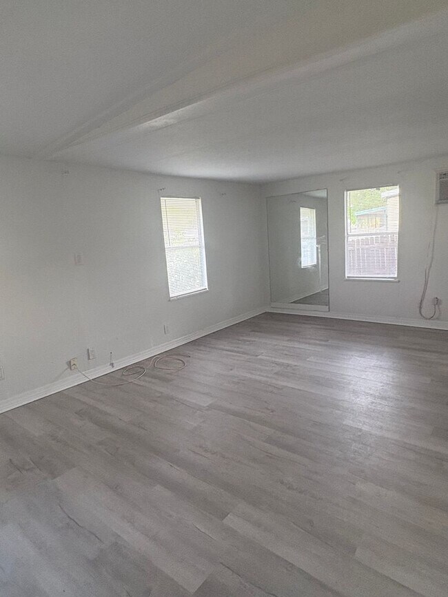 Building Photo - 4bed/3bath SFH Rent $1740/month ready May 2026