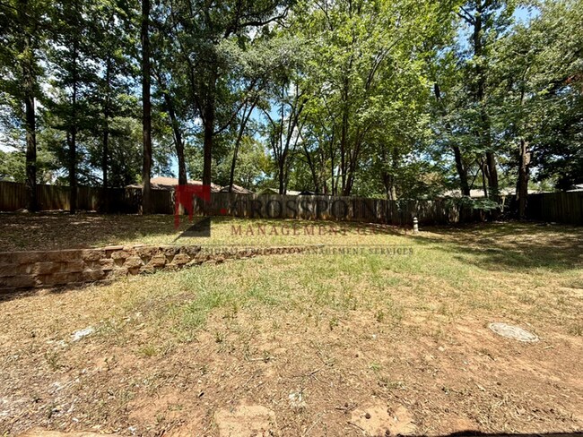 Building Photo - Tour Today! 3 Bedroom, 2 Bathroom Home!