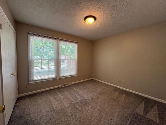 Building Photo - 304 Leland Dr