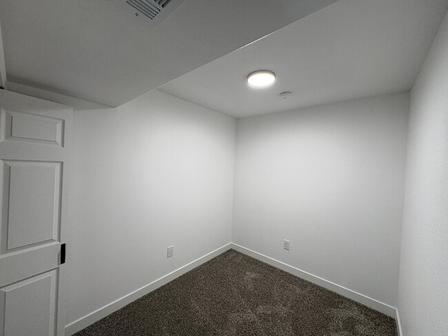 Building Photo - 7898 Tinamous Rd