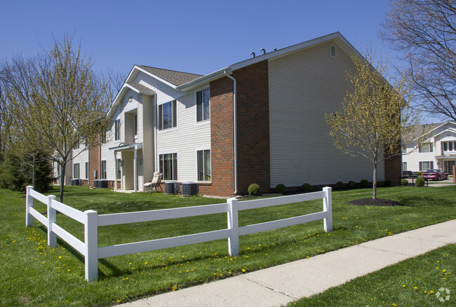 Building Photo - Trail West Apartments