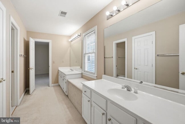 Building Photo - 10417 Snow Point Dr