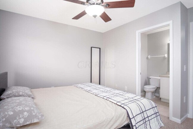 Building Photo - 5286 Royal Arch Casca Dr