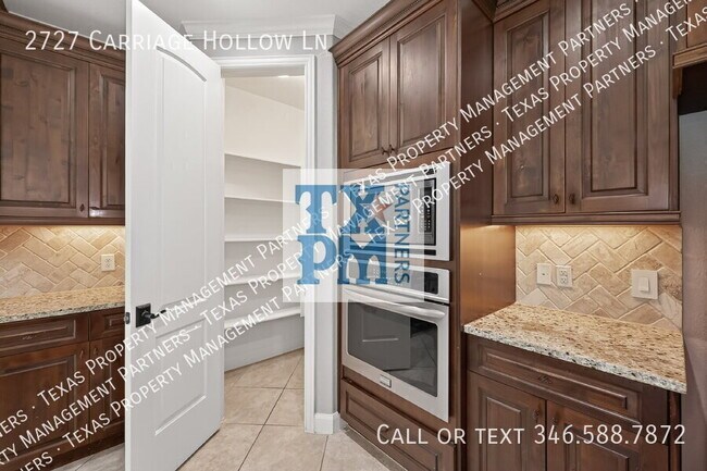 Building Photo - 2727 Carriage Hollow Ln