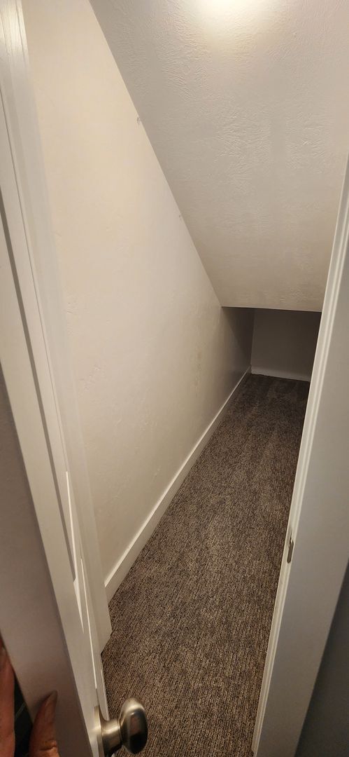 Building Photo - Luxury 3 Bedroom Plus Den in Sandy!