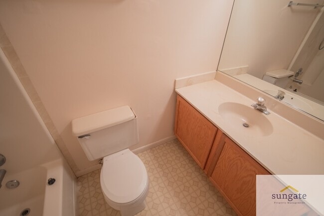 Building Photo - 21 Robin Ridge Ct