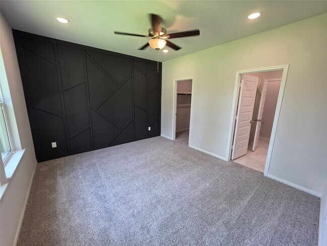 Building Photo - 110 Elm