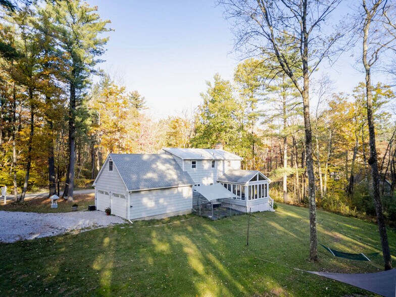 Building Photo - 230 Middle Rd