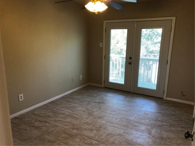 Building Photo - 13359 Water Oak Ln