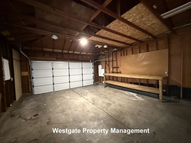 Building Photo - 574 Lorraine Ct N