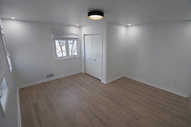 Building Photo - 107 Shoup St