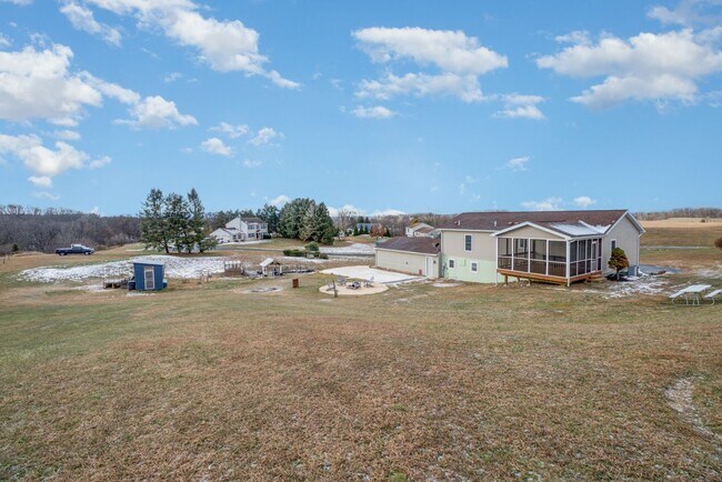 Building Photo - Beautiful updated Country Home