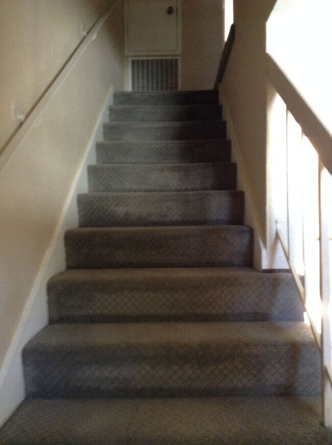 Building Photo - Stunning Townhouse on Mission Boulevard of Fremont