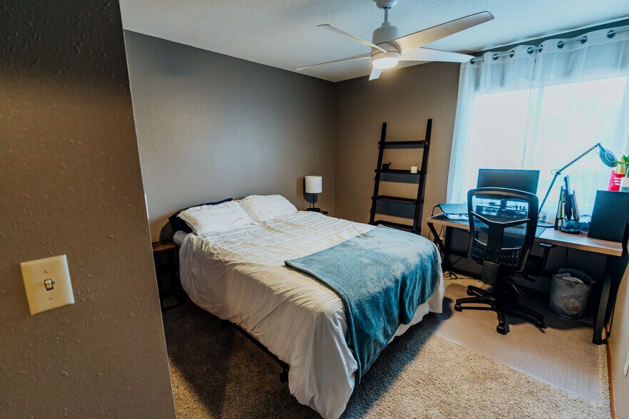 Building Photo - 2042 Louisiana Ave S