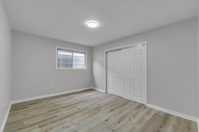 Building Photo - 2331 Deerfield Ct
